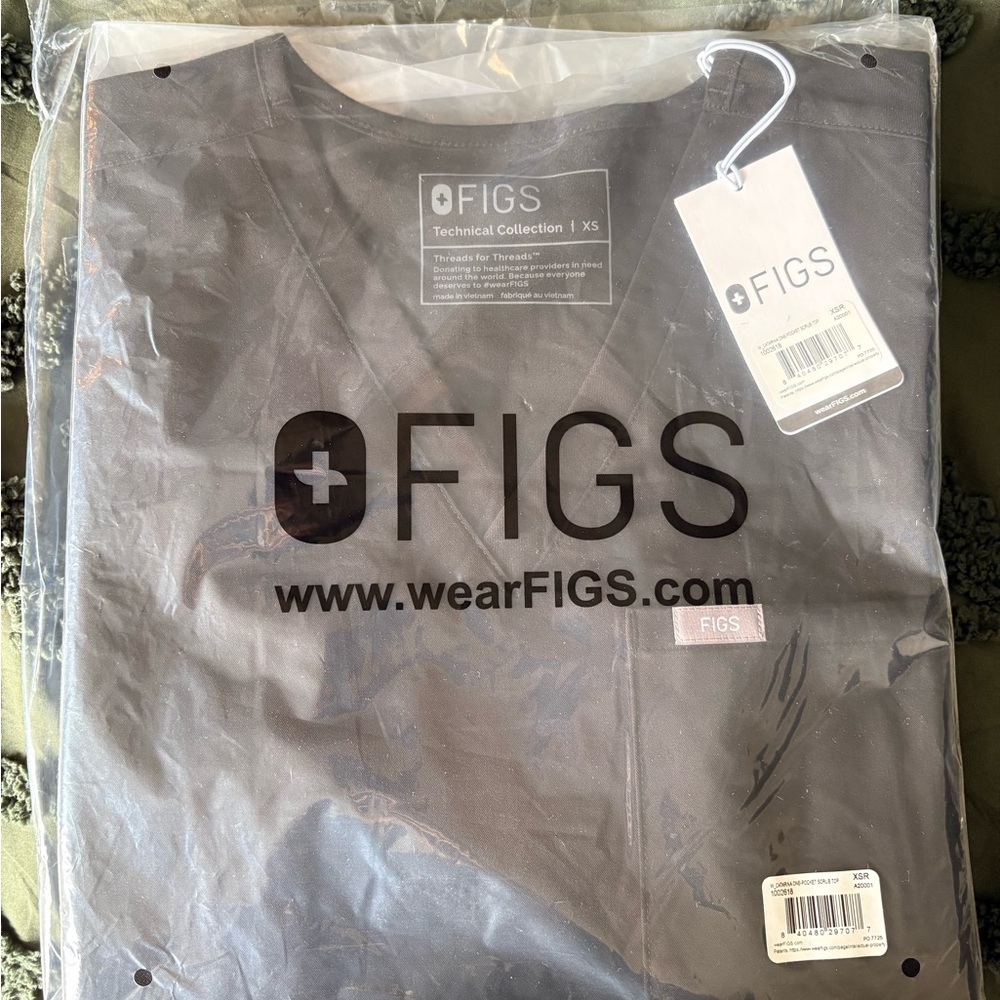 Figs Black Scrub Top